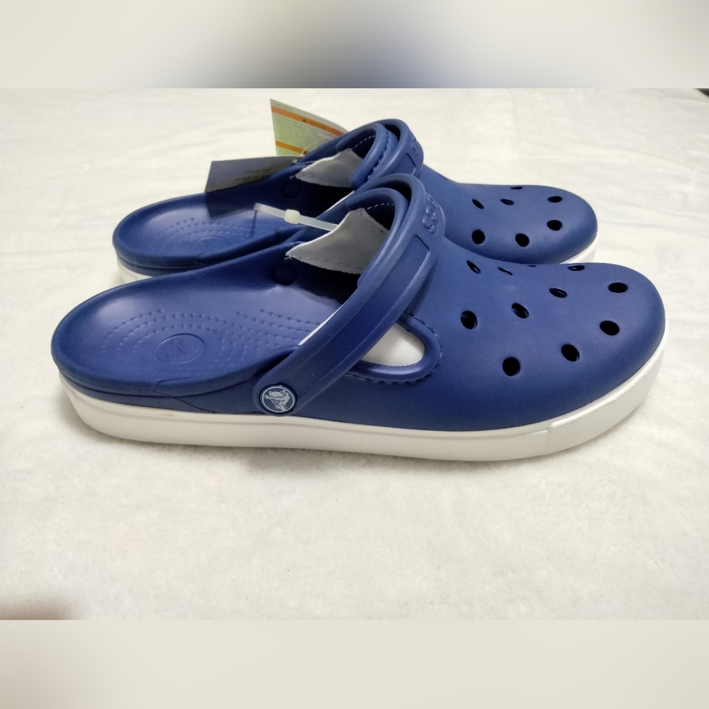 Crocs - Picture 3 of 7